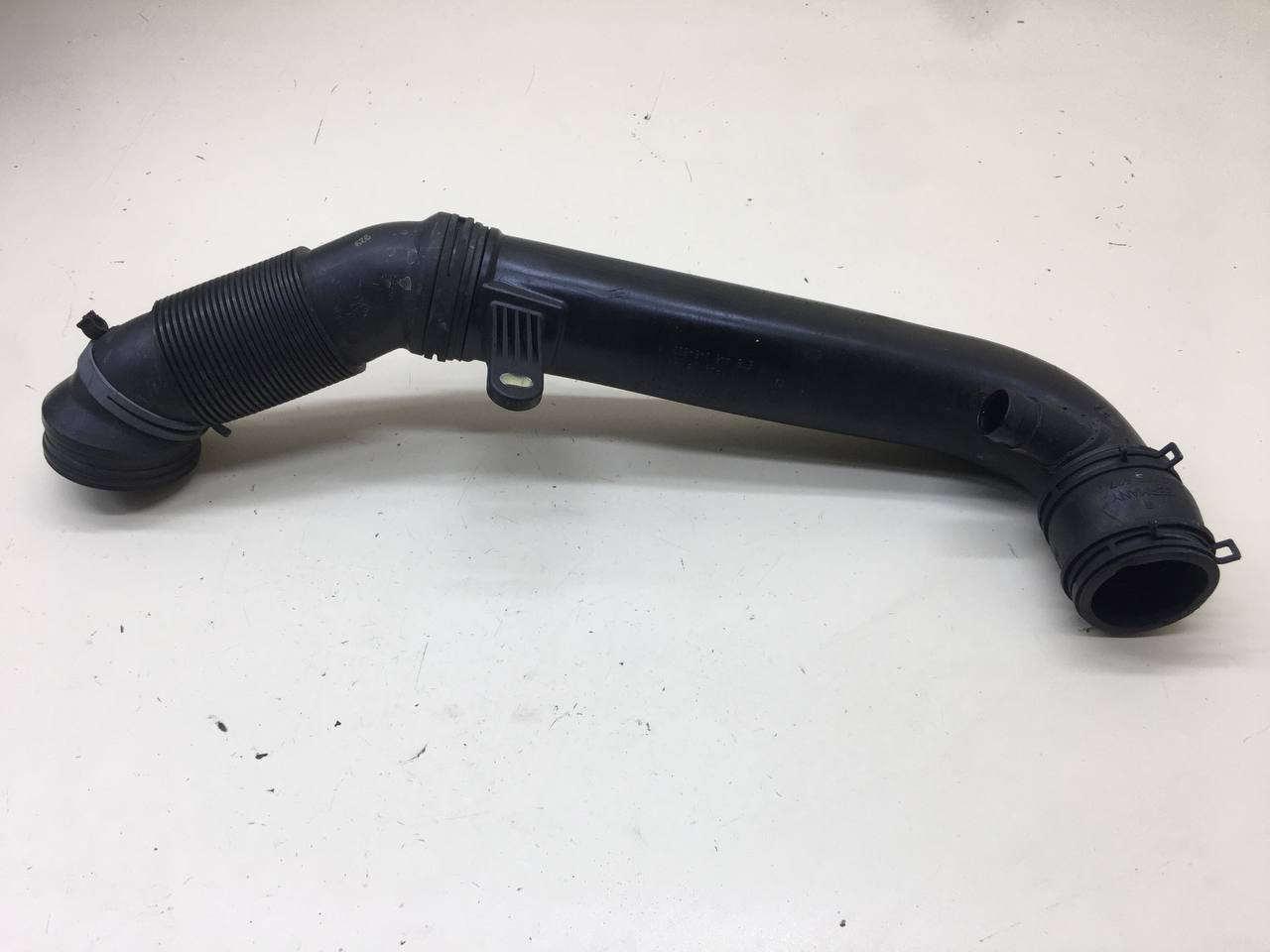 Патрубок интеркулера Volkswagen Passat B7 2011-2015 Патрубок интеркулера Volkswagen Passat B7 2011-2015
