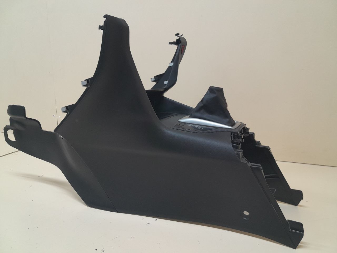 Консоль центральная Mazda Mazda 3 (BM) 2013-2016 Консоль центральная Mazda Mazda 3 (BM) 2013-2016