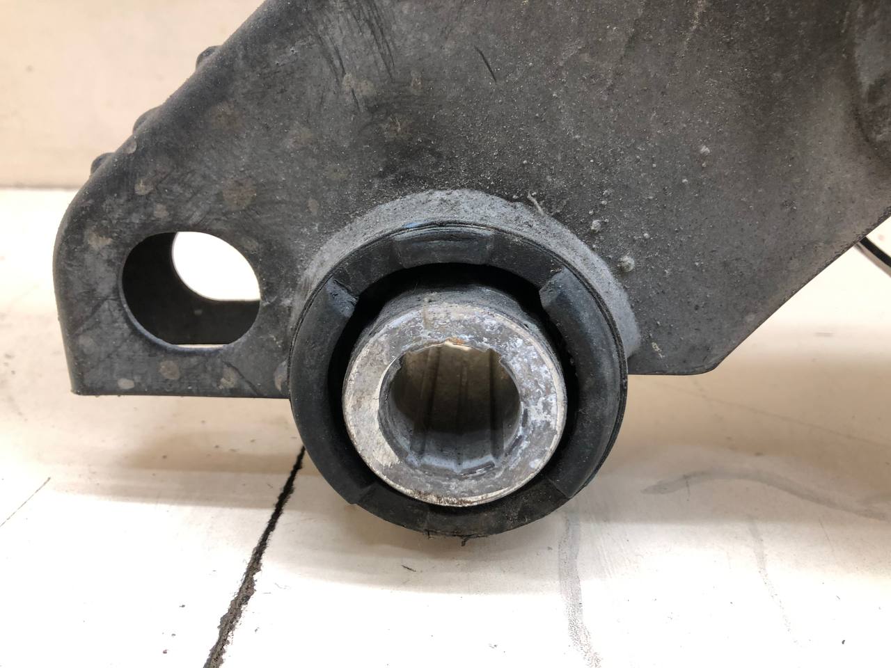 Балка подмоторная Volvo V60 2010-2013