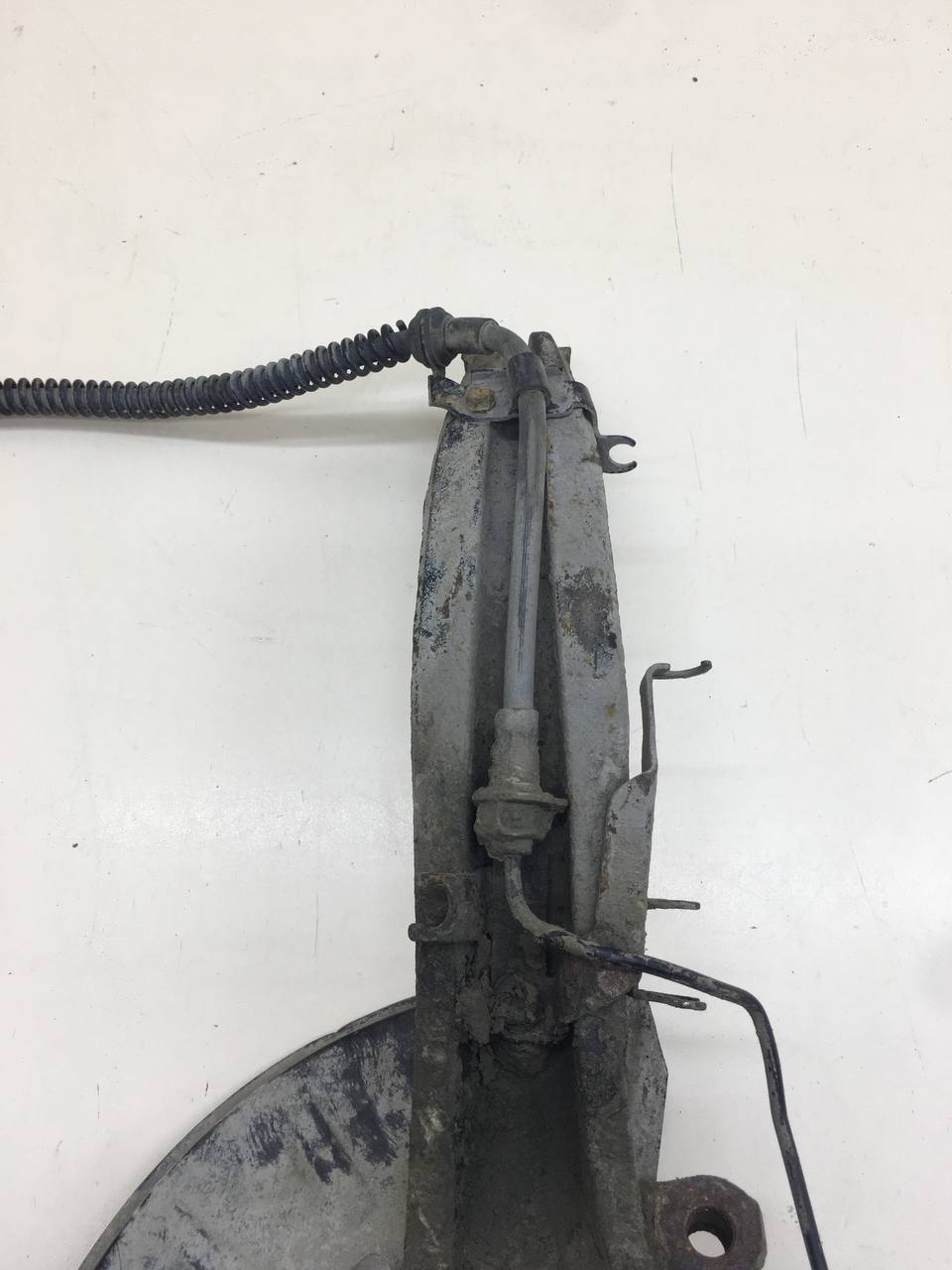 Кулак поворотный передний левый Volkswagen Touareg (7L) 2002-2010