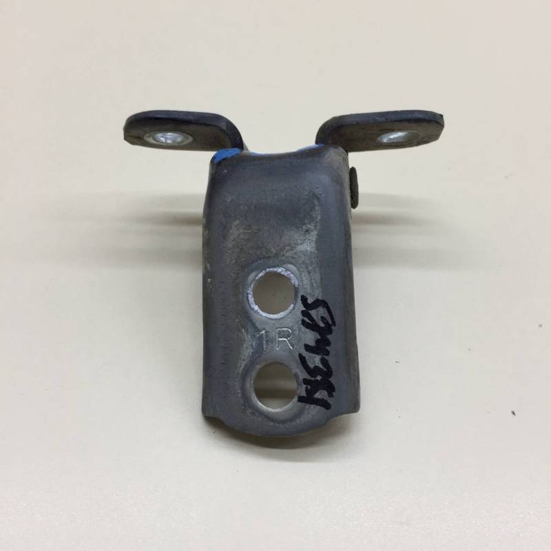Петля двери передней правой верхняя Toyota Auris (E150) 2006-2012 Петля двери передней правой верхняя Toyota Auris (E150) 2006-2012