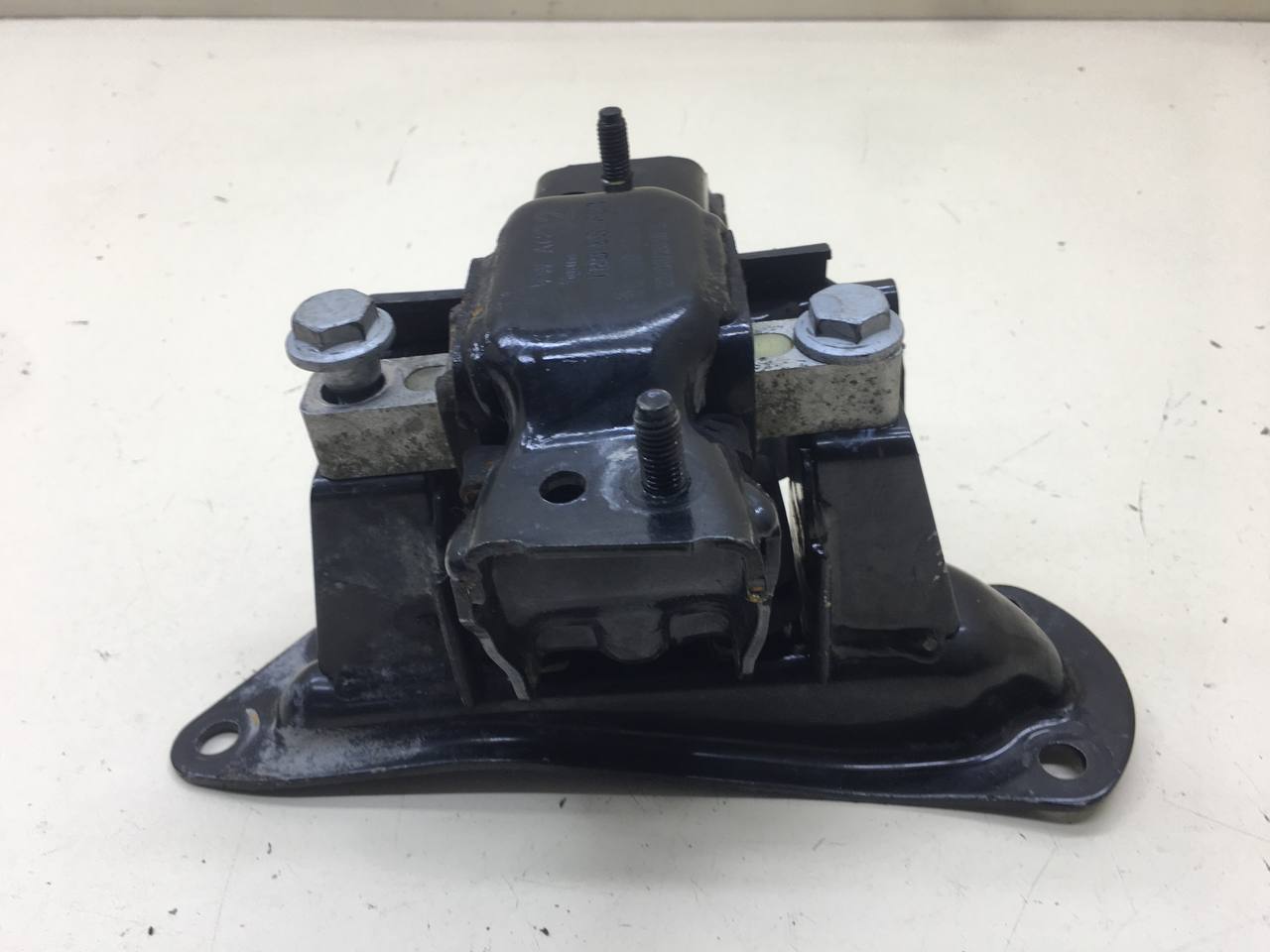 Опора КПП левая Volkswagen Polo (MK5) 2011-2020