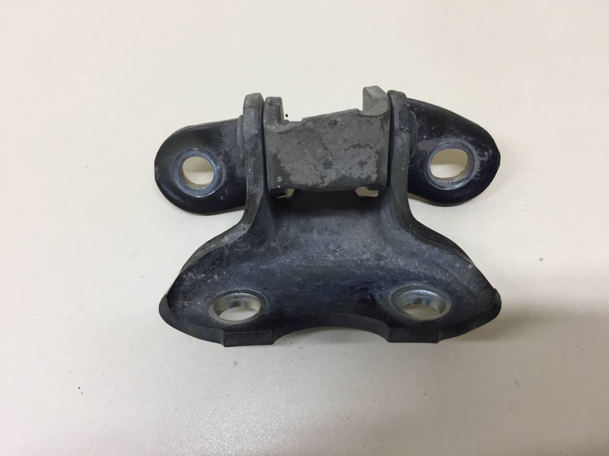 Петля двери передней правой нижняя Toyota Camry (V50) 2011-2017