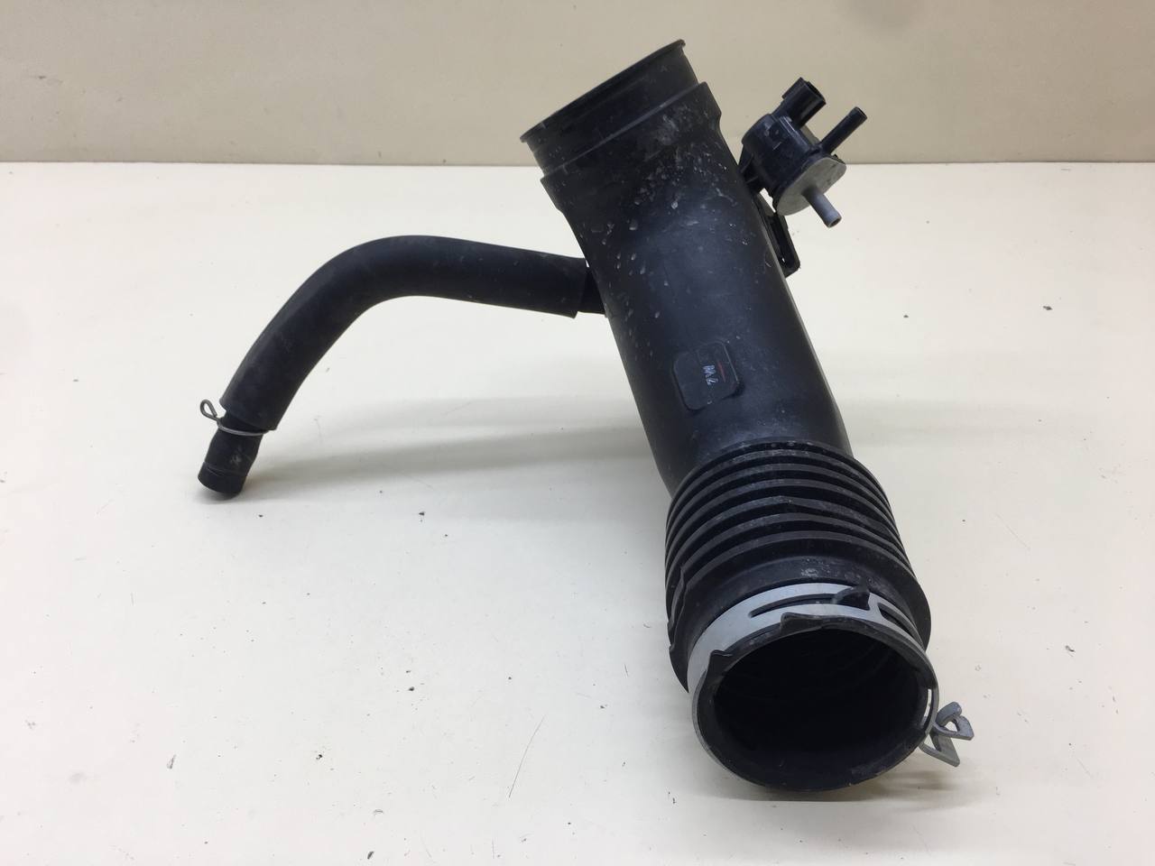 Патрубок воздушного фильтра Toyota Rav 4 (XA40) 2013-2019