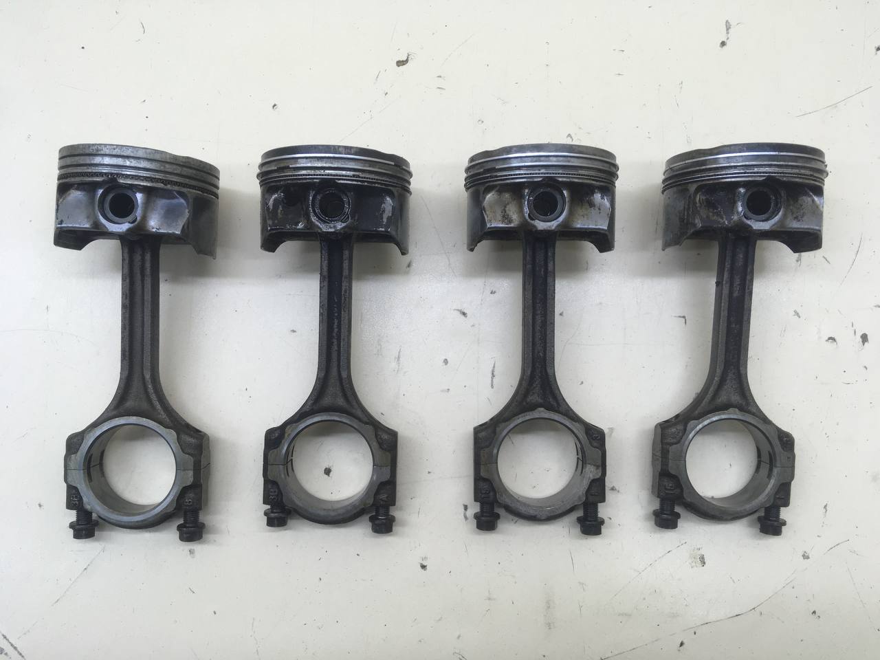 Поршень с шатуном Chevrolet Cobalt (T250) 2011-2015 Поршень с шатуном Chevrolet Cobalt (T250) 2011-2015