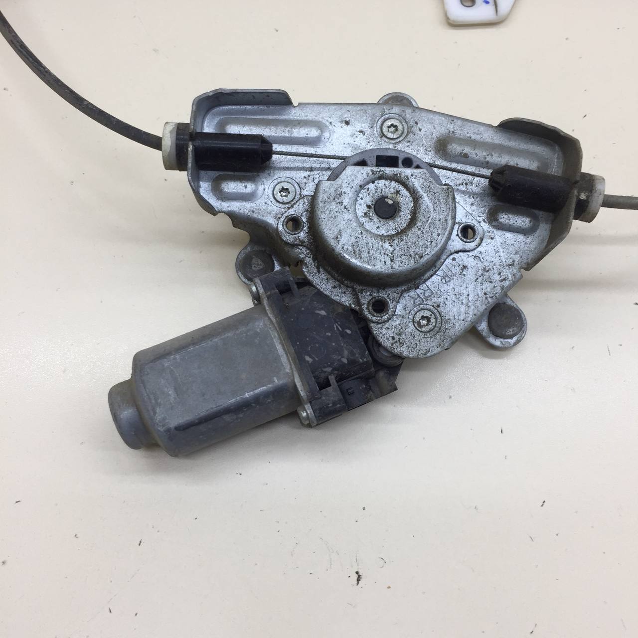 Стеклоподъемник электр. задний правый Hyundai Solaris (RB) 2010-2017