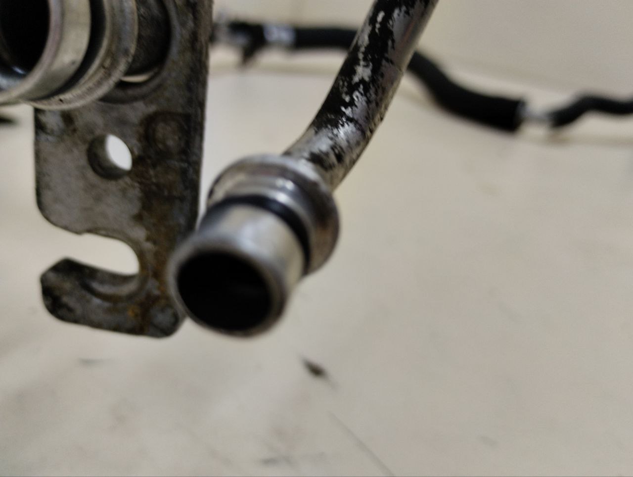 Трубка кондиционера Land Rover Discovery 3 (L319) 2004-2009