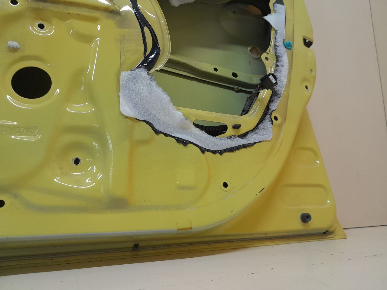 Дверь передняя правая Peugeot 107 2006-2014