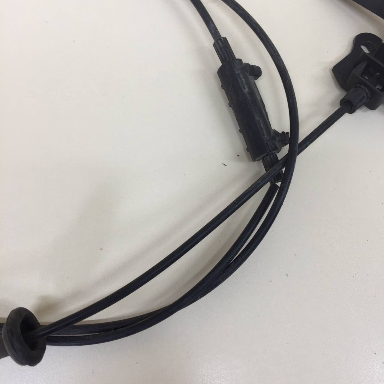 Ручка открывания капота Land Rover Discovery 3 (L319) 2004-2009