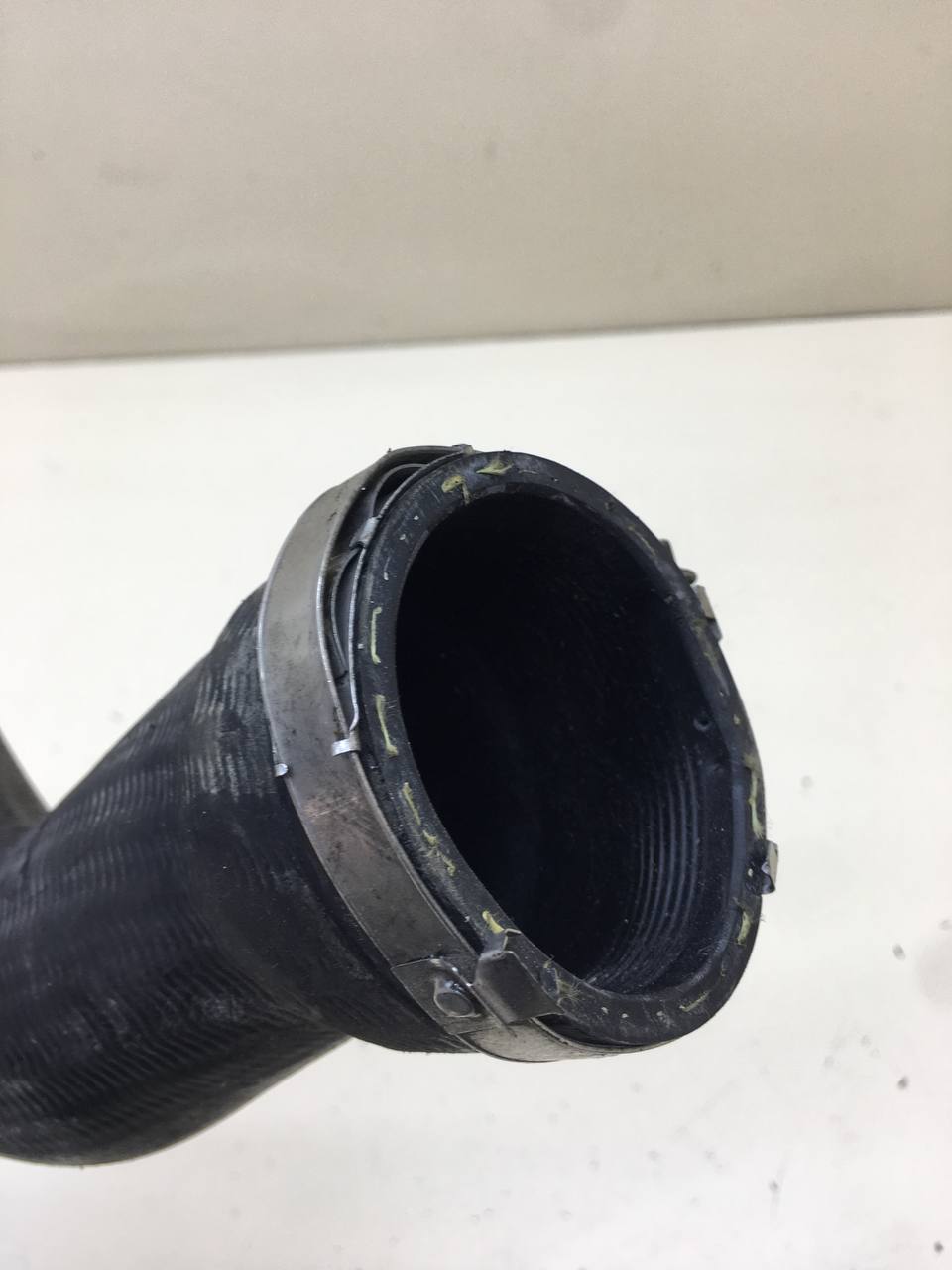 Патрубок интеркулера Volkswagen Passat B7 2011-2015 Патрубок интеркулера Volkswagen Passat B7 2011-2015