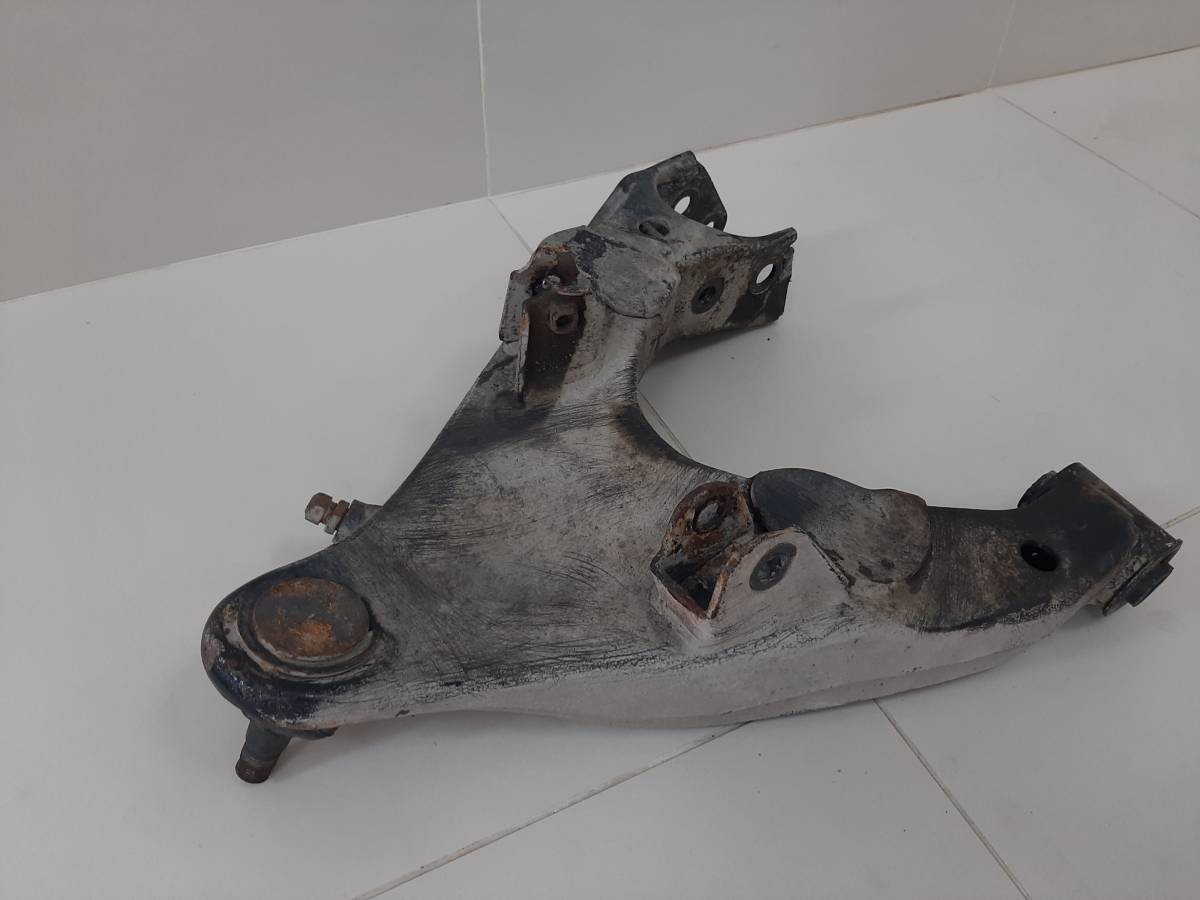Рычаг передний нижний правый Toyota Land Cruiser (J100) 1998-2007