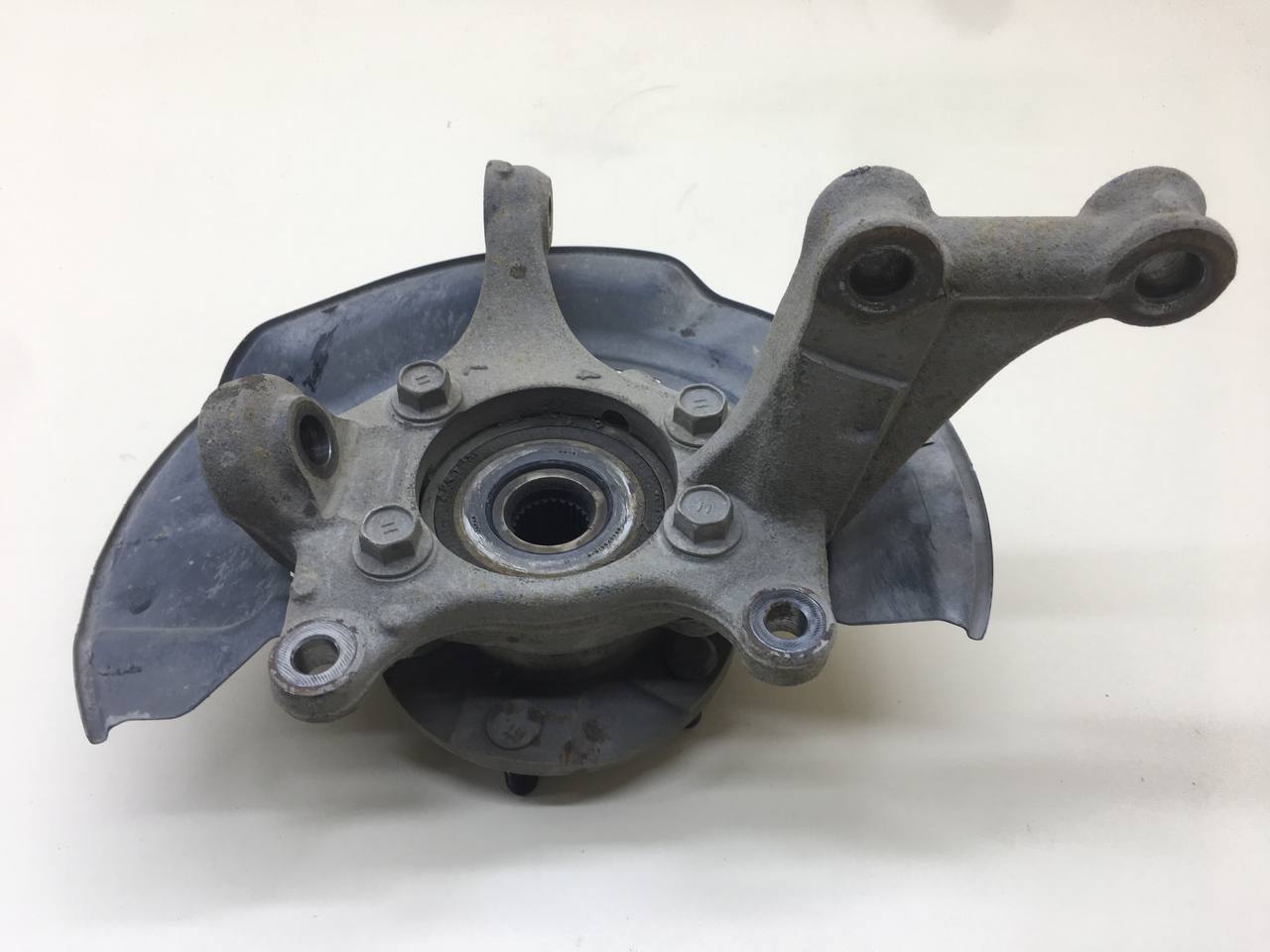 Кулак поворотный передний левый Toyota Rav 4 (A30) 2006-2013