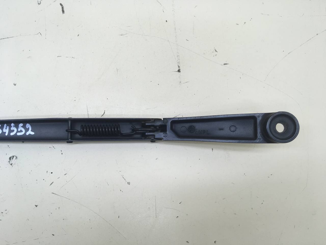 Поводок стеклоочистителя передний правый Hyundai ix35 (LM) 2010-2015