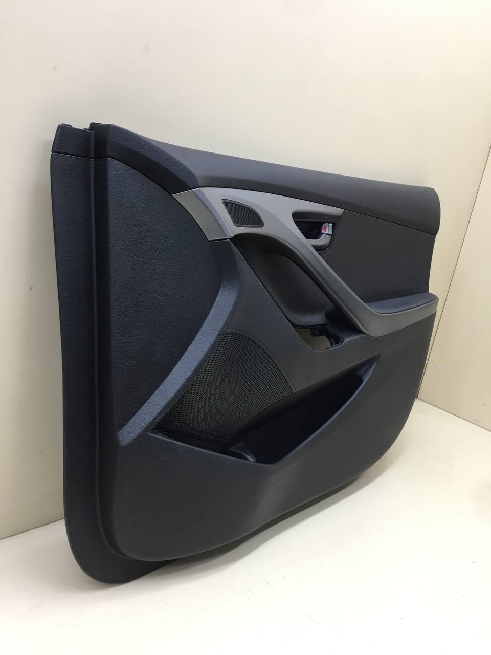 Обшивка двери передней правой Hyundai Elantra (MD) 2011-2016