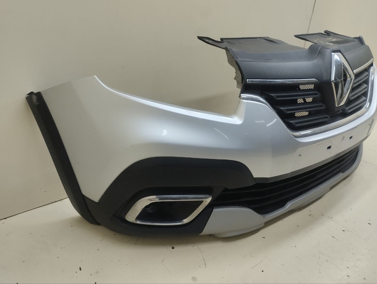 Бампер передний Renault Sandero Stepway (5S) 2014-2022 Бампер передний Renault Sandero Stepway (5S) 2014-2022