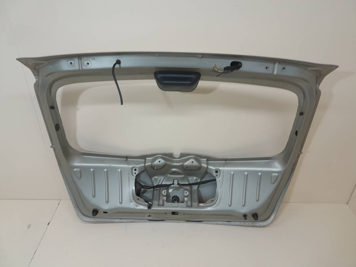 Дверь багажника Renault Sandero 2009-2014 Дверь багажника Renault Sandero 2009-2014