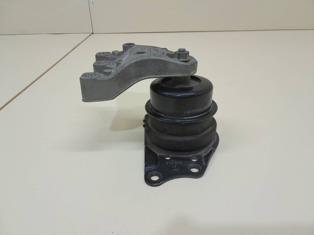 Опора двигателя правая Volkswagen Polo (Sed RUS) 2011> Опора двигателя правая Volkswagen Polo (Sed RUS) 2011>