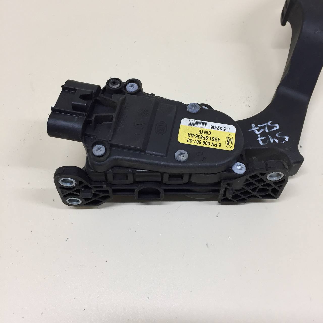 Педаль газа Ford Fusion (JU) 2002-2012 Педаль газа Ford Fusion (JU) 2002-2012