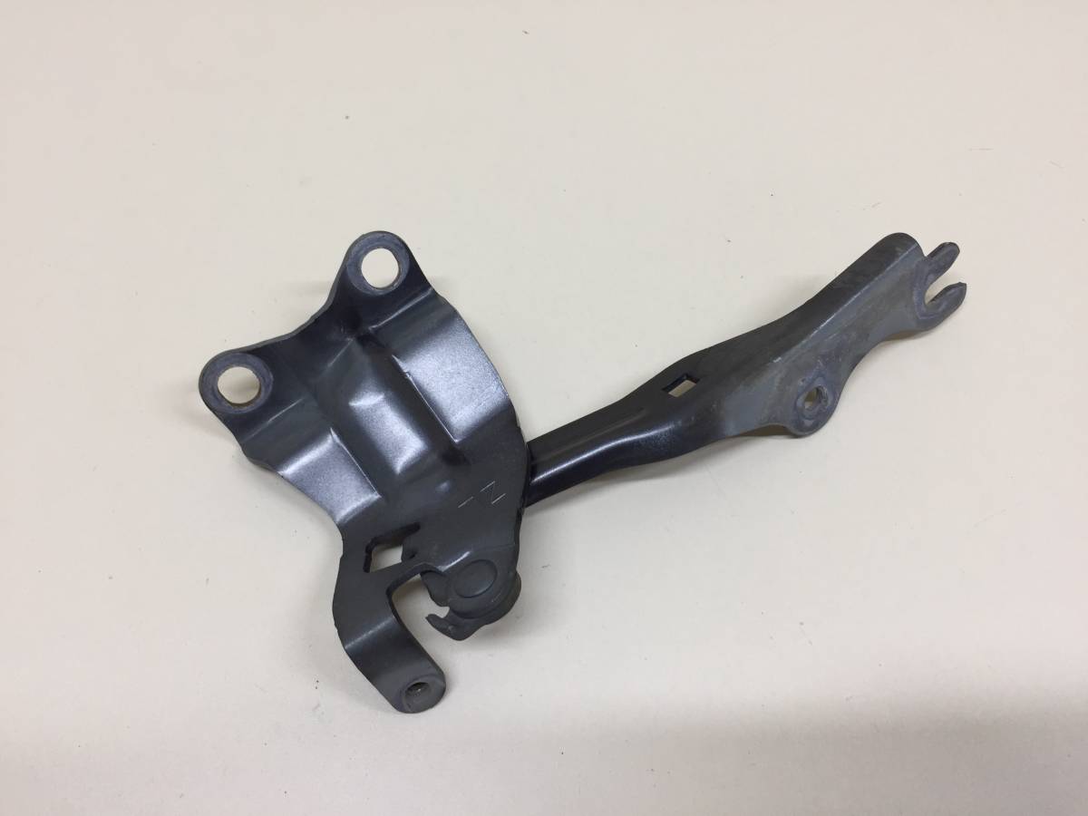 Петля капота левая Mazda Mazda 3 (BL) 2009-2013
