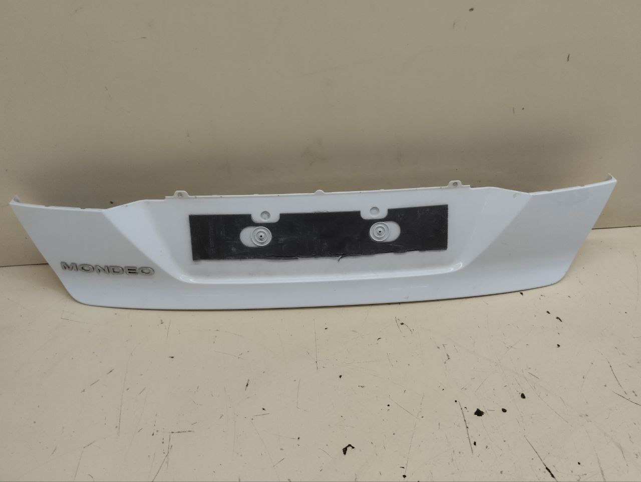Накладка крышки багажника Ford Mondeo 4 2007-2015 Накладка крышки багажника Ford Mondeo 4 2007-2015
