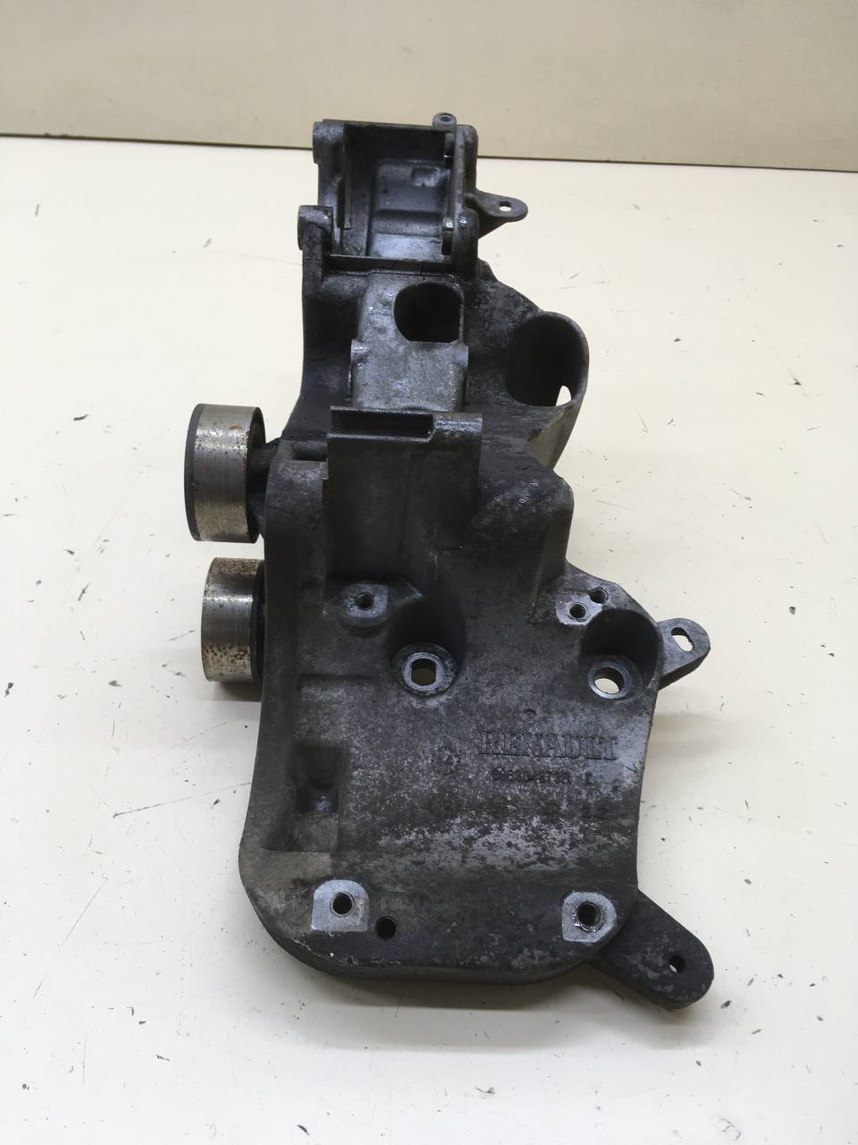 Кронштейн генератора Nissan Almera 3 (G11, G15) 2012> Кронштейн генератора Nissan Almera 3 (G11, G15) 2012>