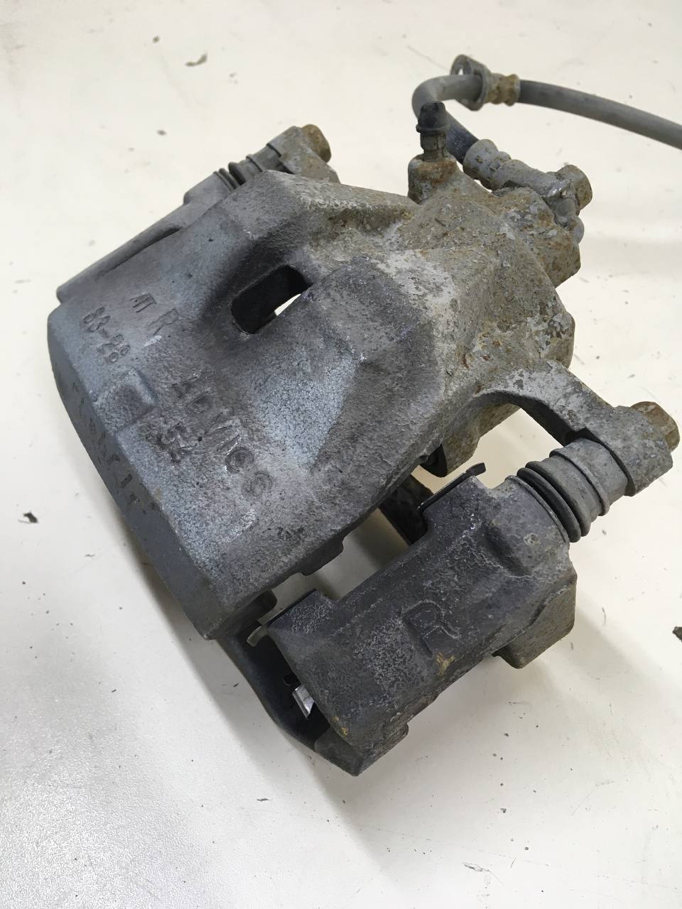 Суппорт передний правый Toyota Camry (V50) 2011-2017 Суппорт передний правый Toyota Camry (V50) 2011-2017