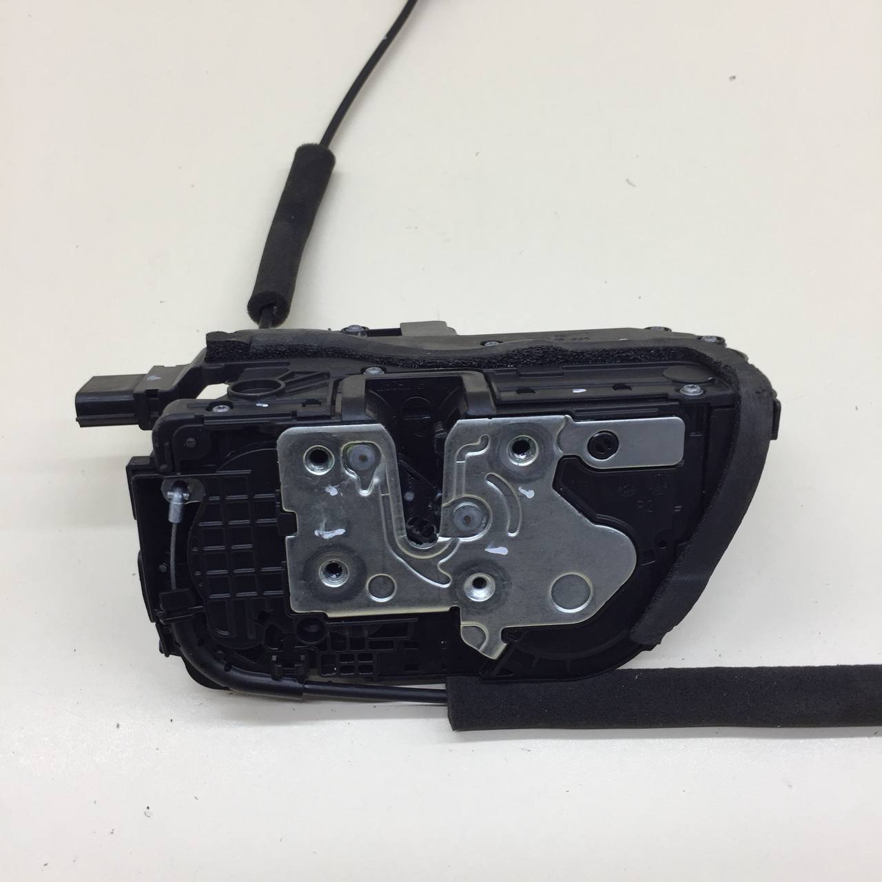 Замок двери передней правой EXEED RX 2022>