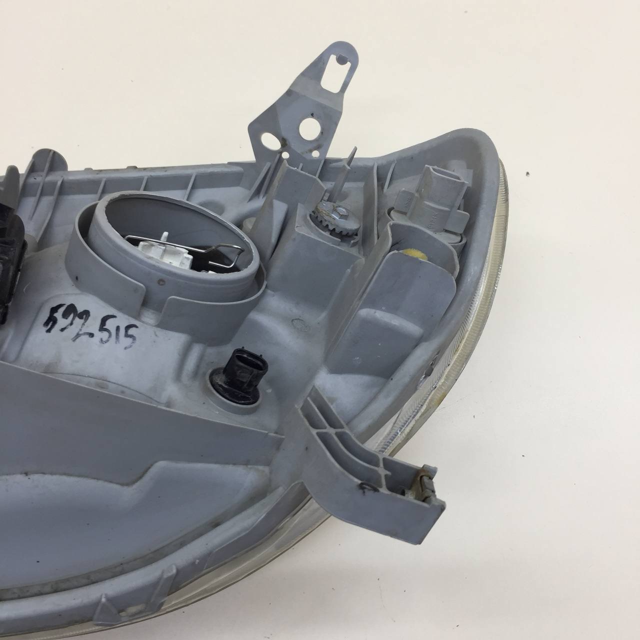 Фара правая Toyota Corolla E120 2001-2007