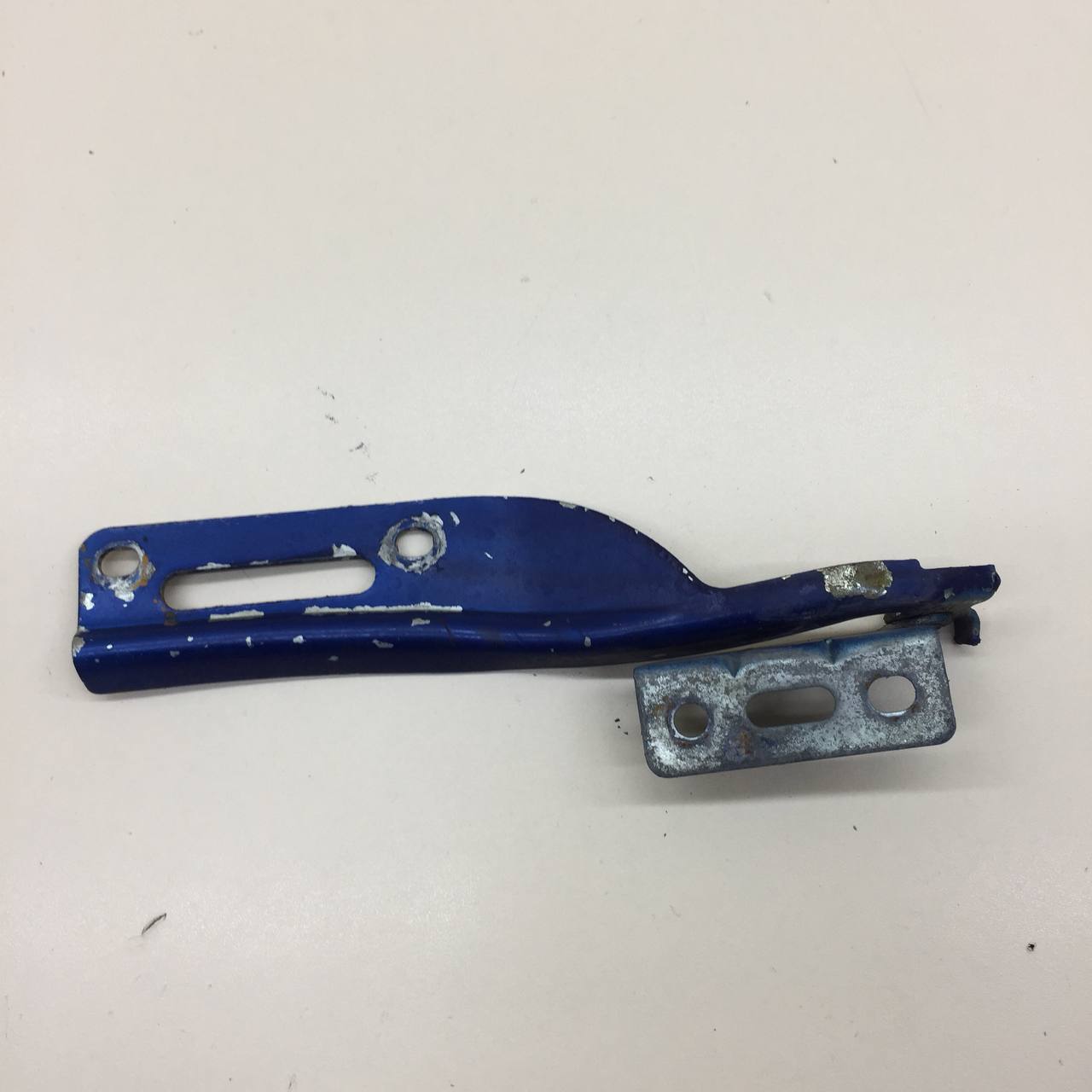 Петля капота правая Daewoo Matiz (M100/M150) 1998-2015 Петля капота правая Daewoo Matiz (M100/M150) 1998-2015