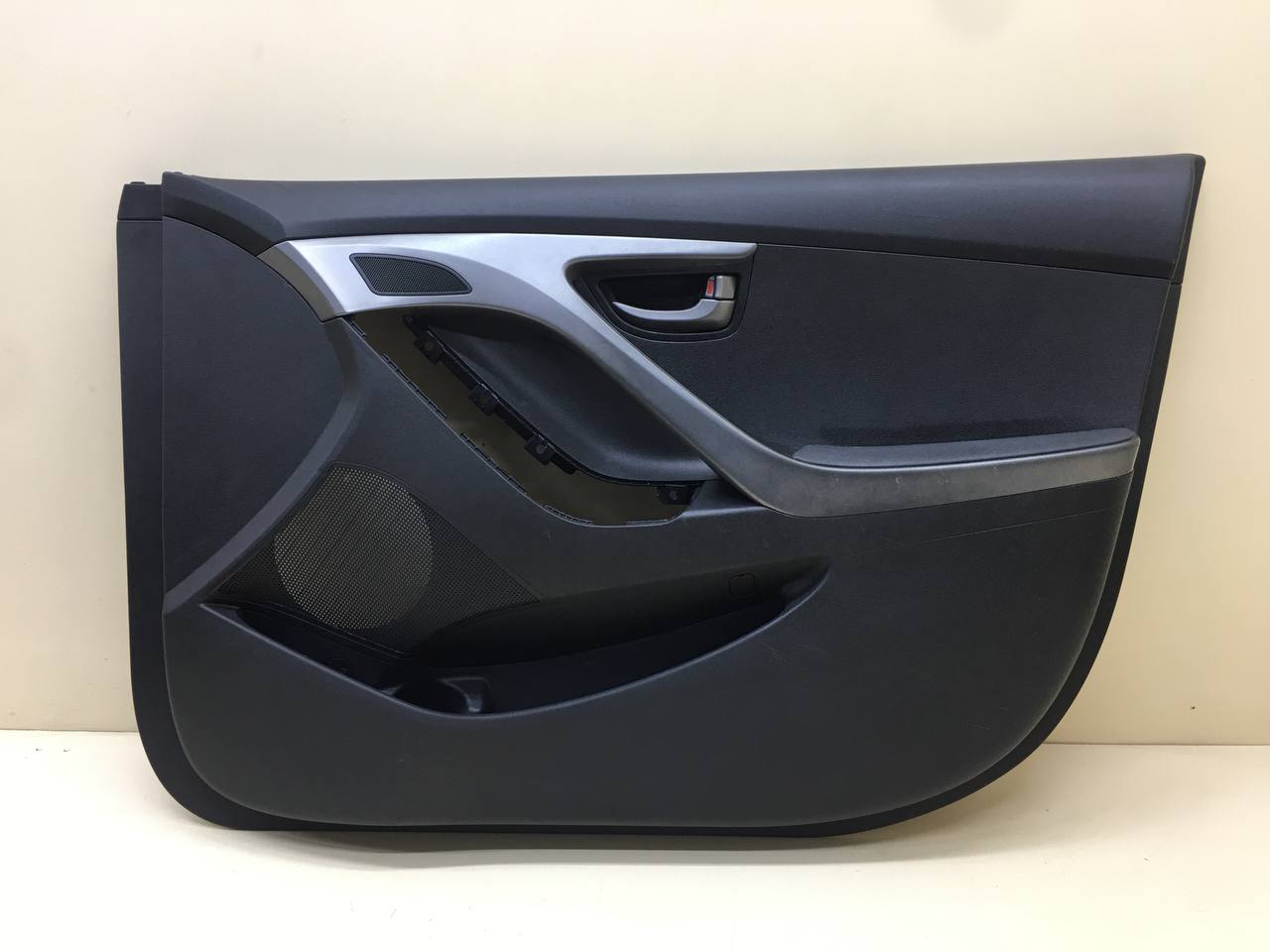 Обшивка двери передней правой Hyundai Elantra (MD) 2011-2016