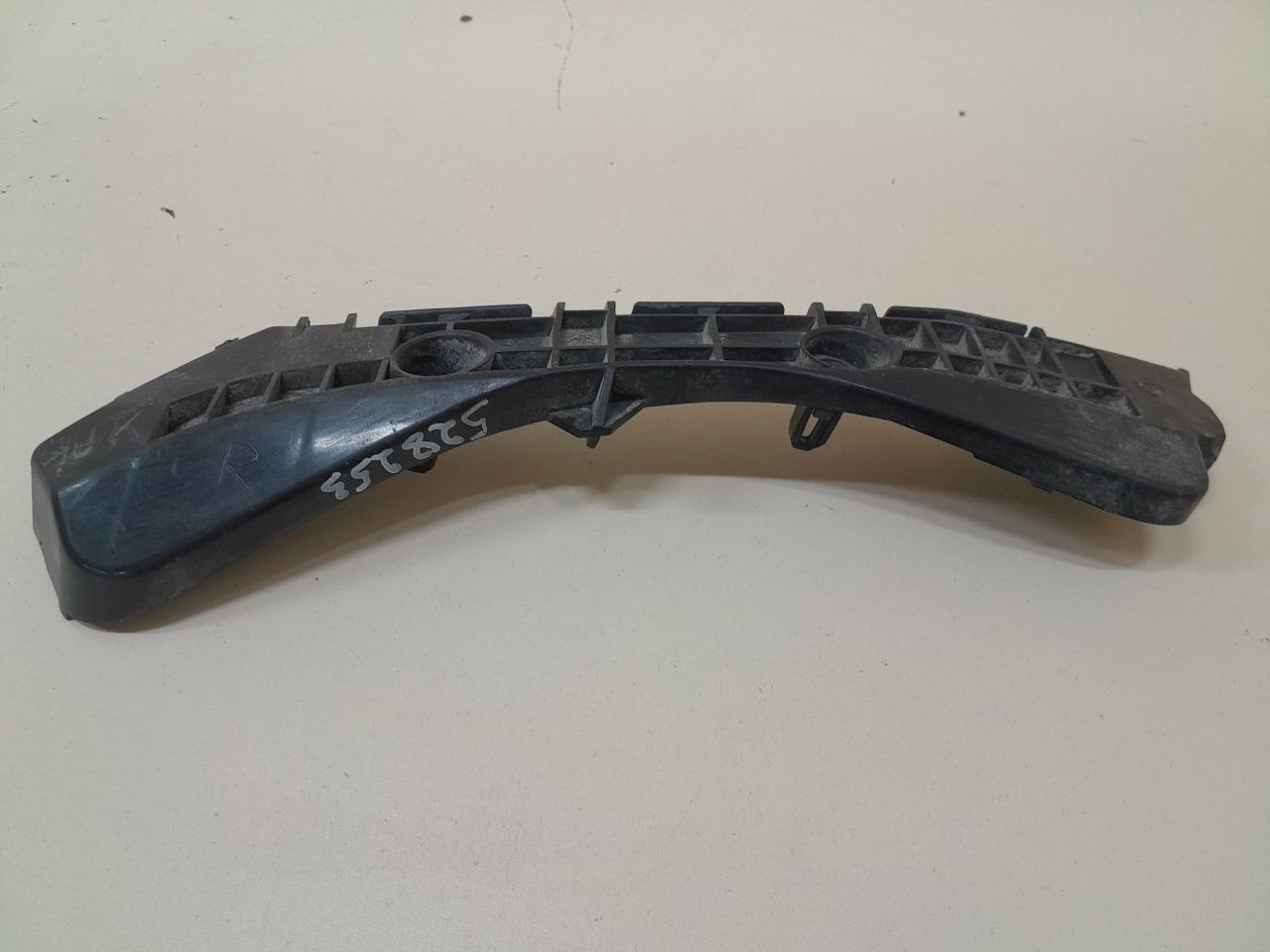 Кронштейн заднего бампера правый Toyota Auris (E150) 2006-2012