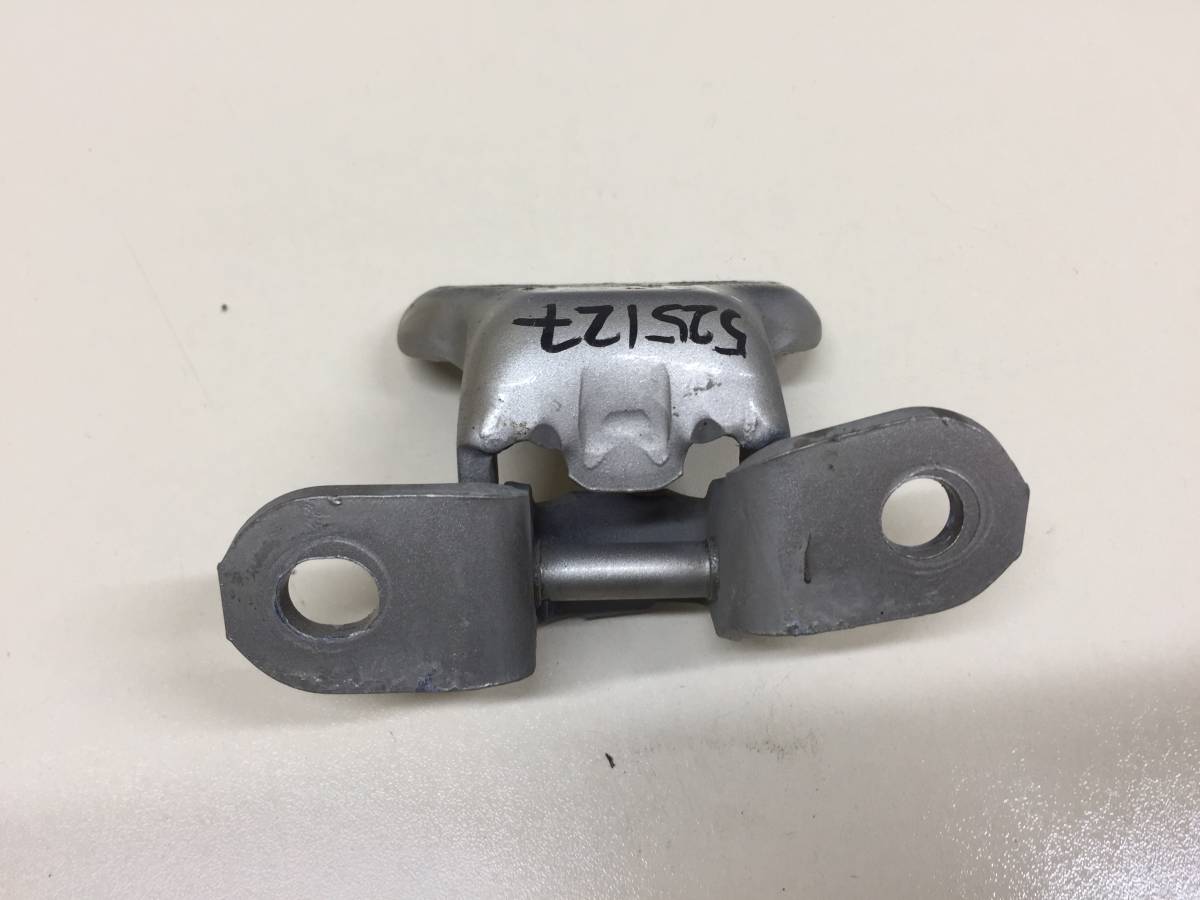 Петля двери передней левой нижняя Toyota Camry (V40) 2006-2011