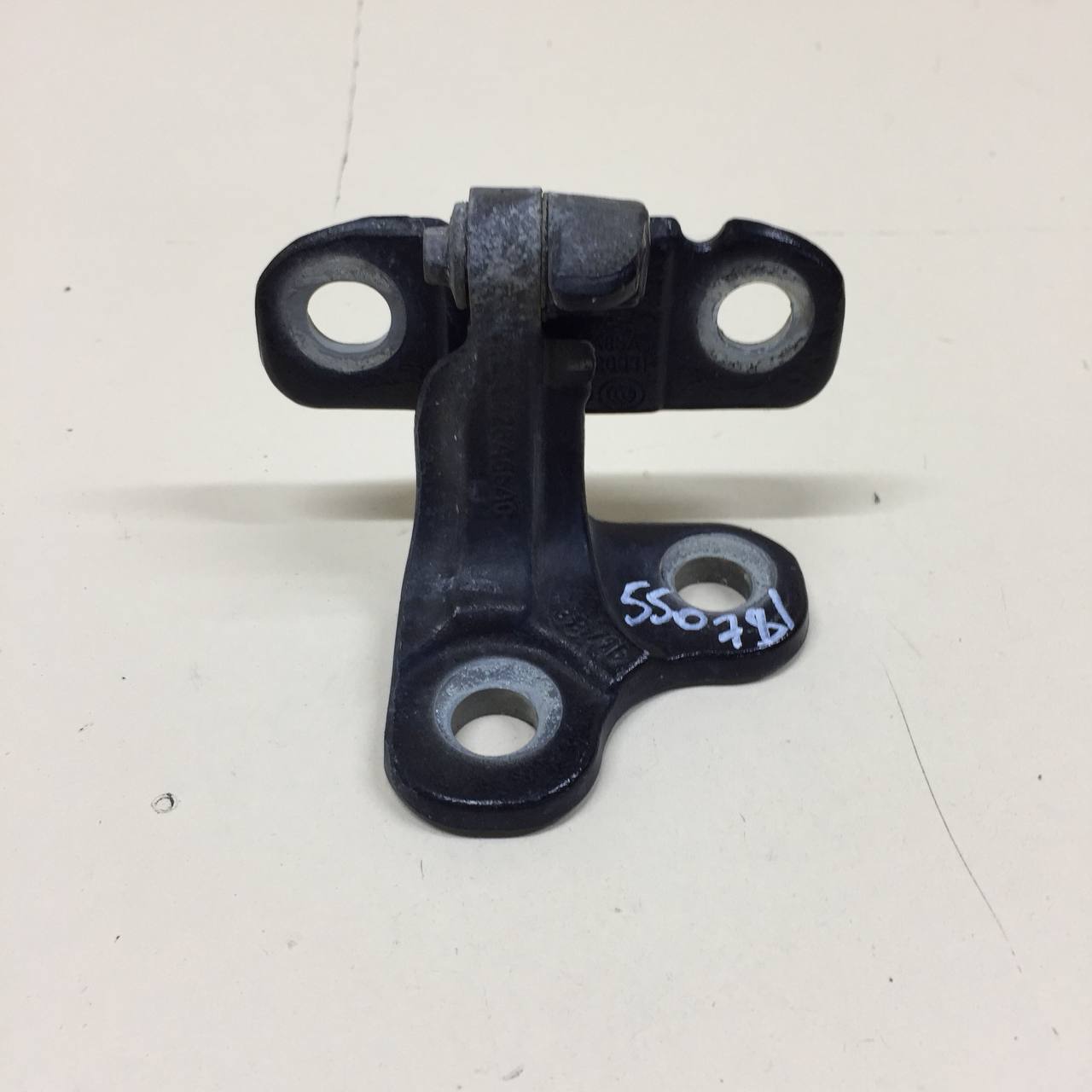 Петля двери передней правой верхняя Jaguar XE (760) 2014-2021