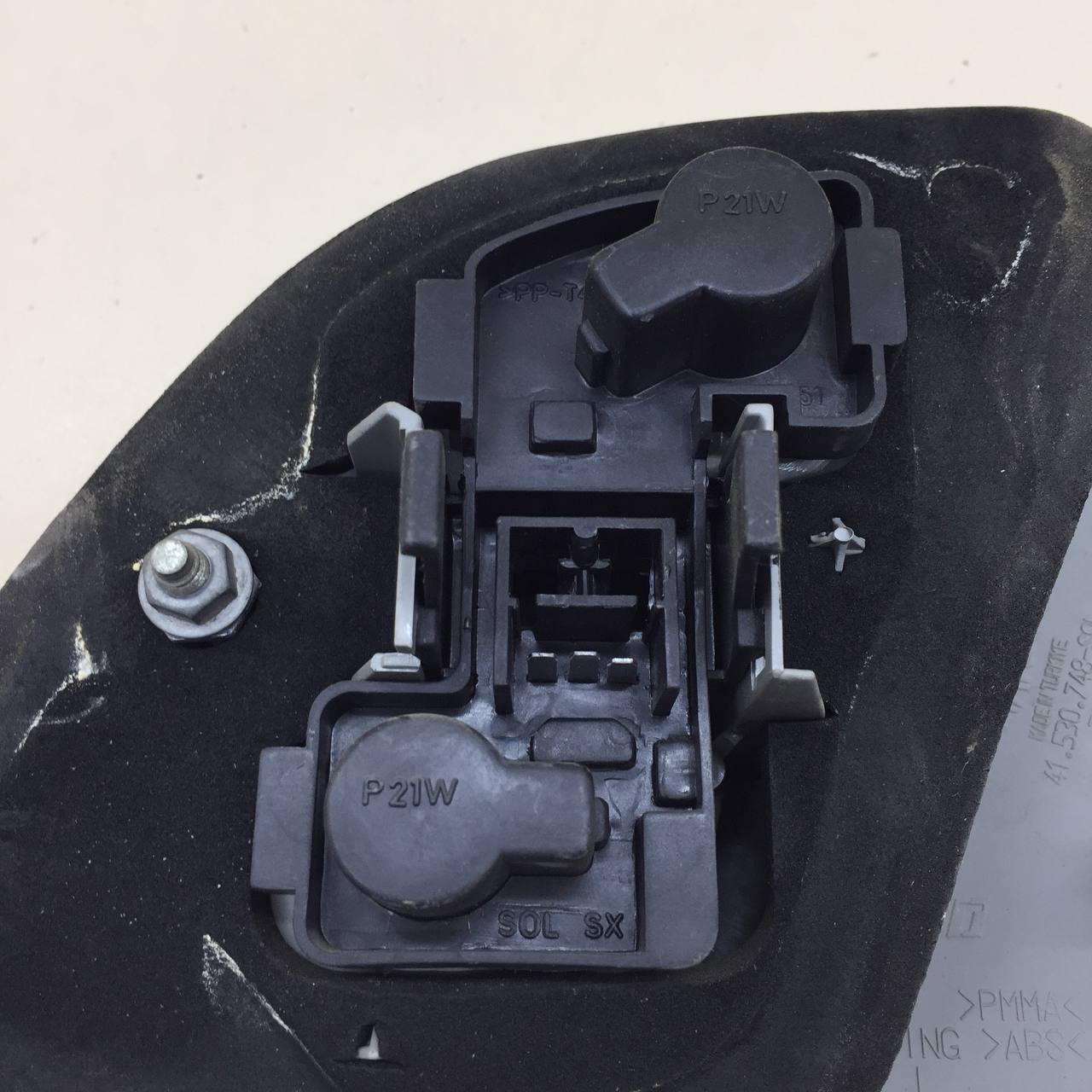 Фонарь задний внутренний левый Fiat Albea 2002-2012