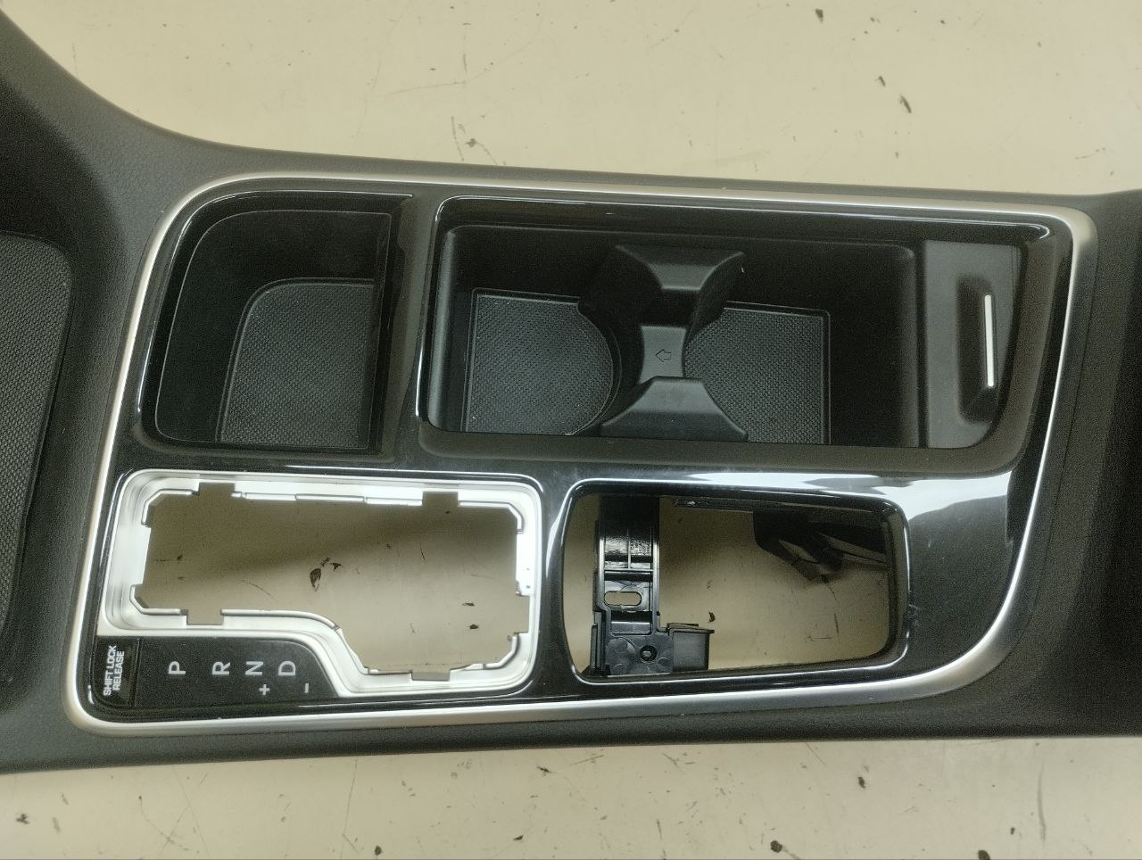 Консоль центральная Hyundai Sonata 7 (LF) 2017-2019 Консоль центральная Hyundai Sonata 7 (LF) 2017-2019