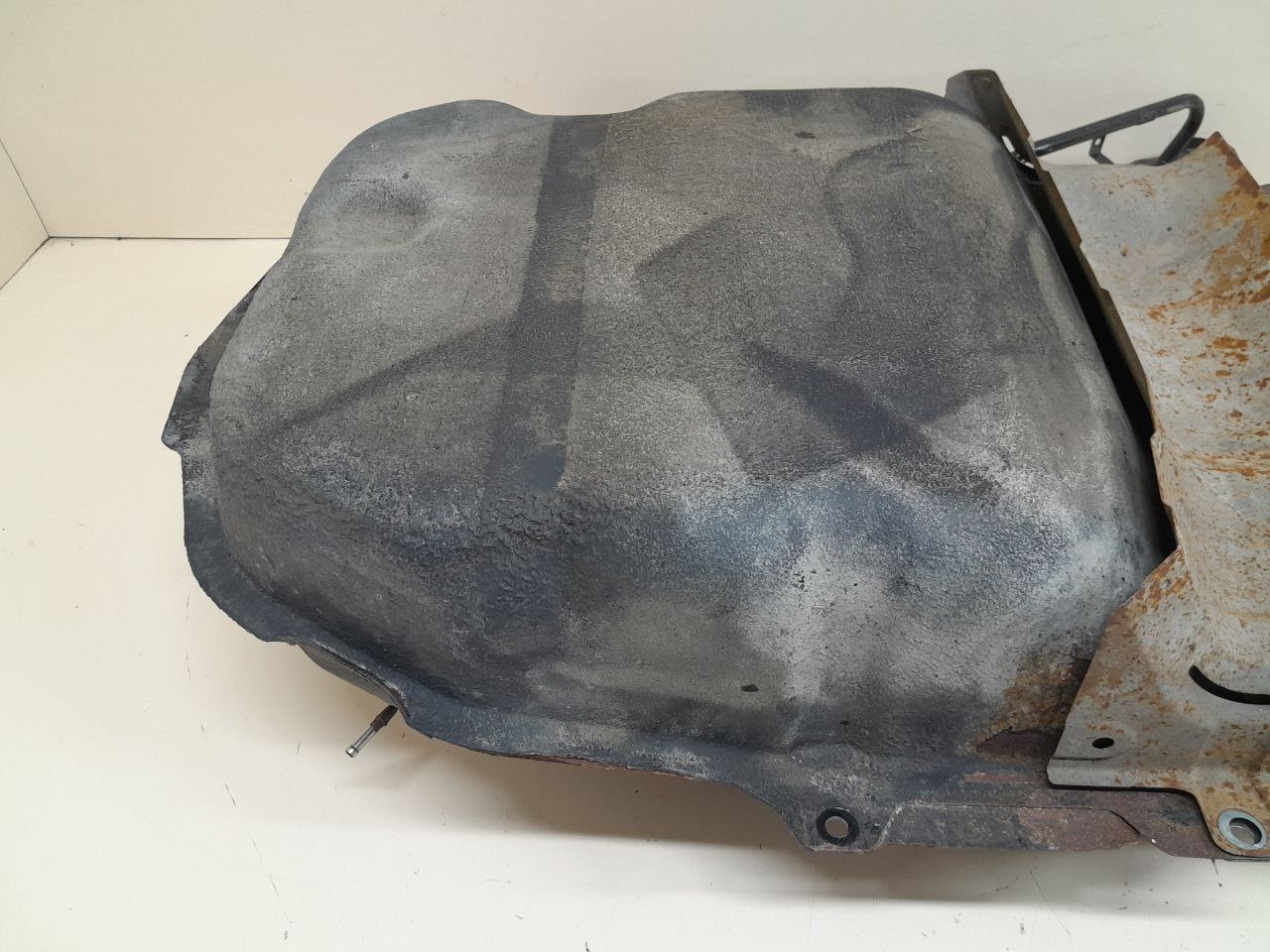 Горловина топливного бака Mitsubishi Lancer X (CX, CY) 2007> Горловина топливного бака Mitsubishi Lancer X (CX, CY) 2007>