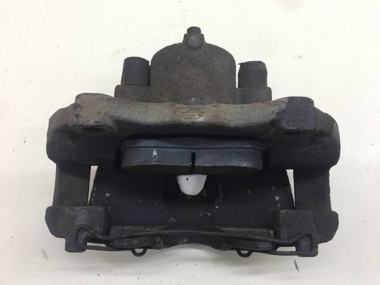 Суппорт передний левый Opel Astra H / Family 2004-2015