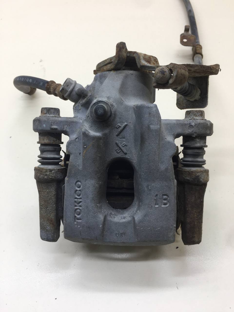 Суппорт задний левый Toyota Auris (E150) 2006-2012