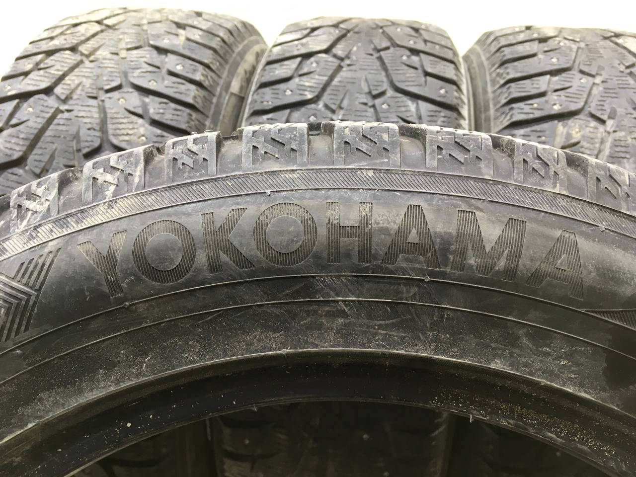 Шины к-кт R18 Зимние шипованные Yokohama Ice Guard