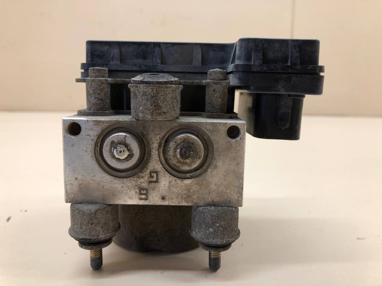 Блок ABS (насос) Mitsubishi Lancer 9  (CS/Classic) 2000-2011