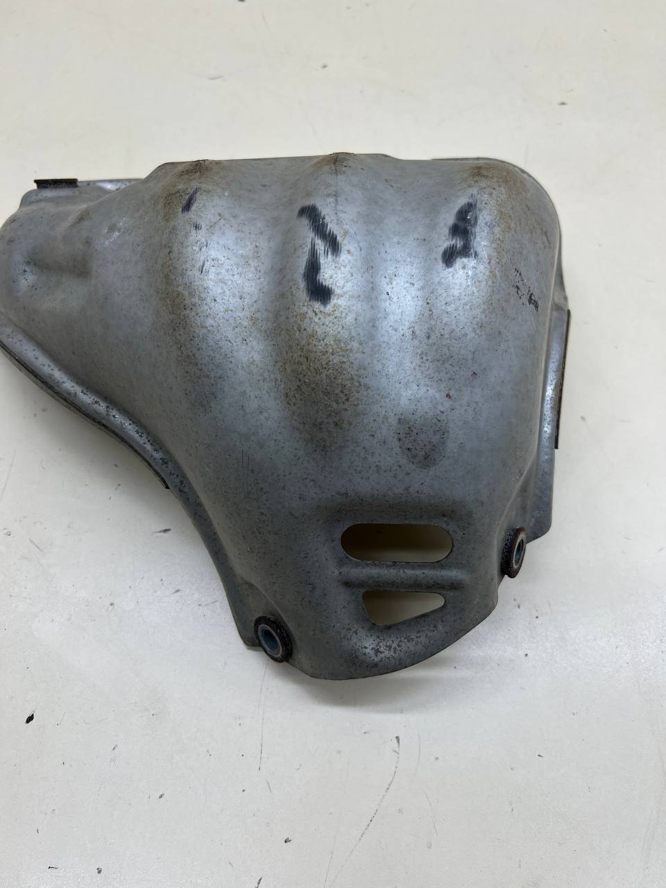 Экран тепловой Toyota Rav 4 (XA40) 2013-2019 Экран тепловой Toyota Rav 4 (XA40) 2013-2019