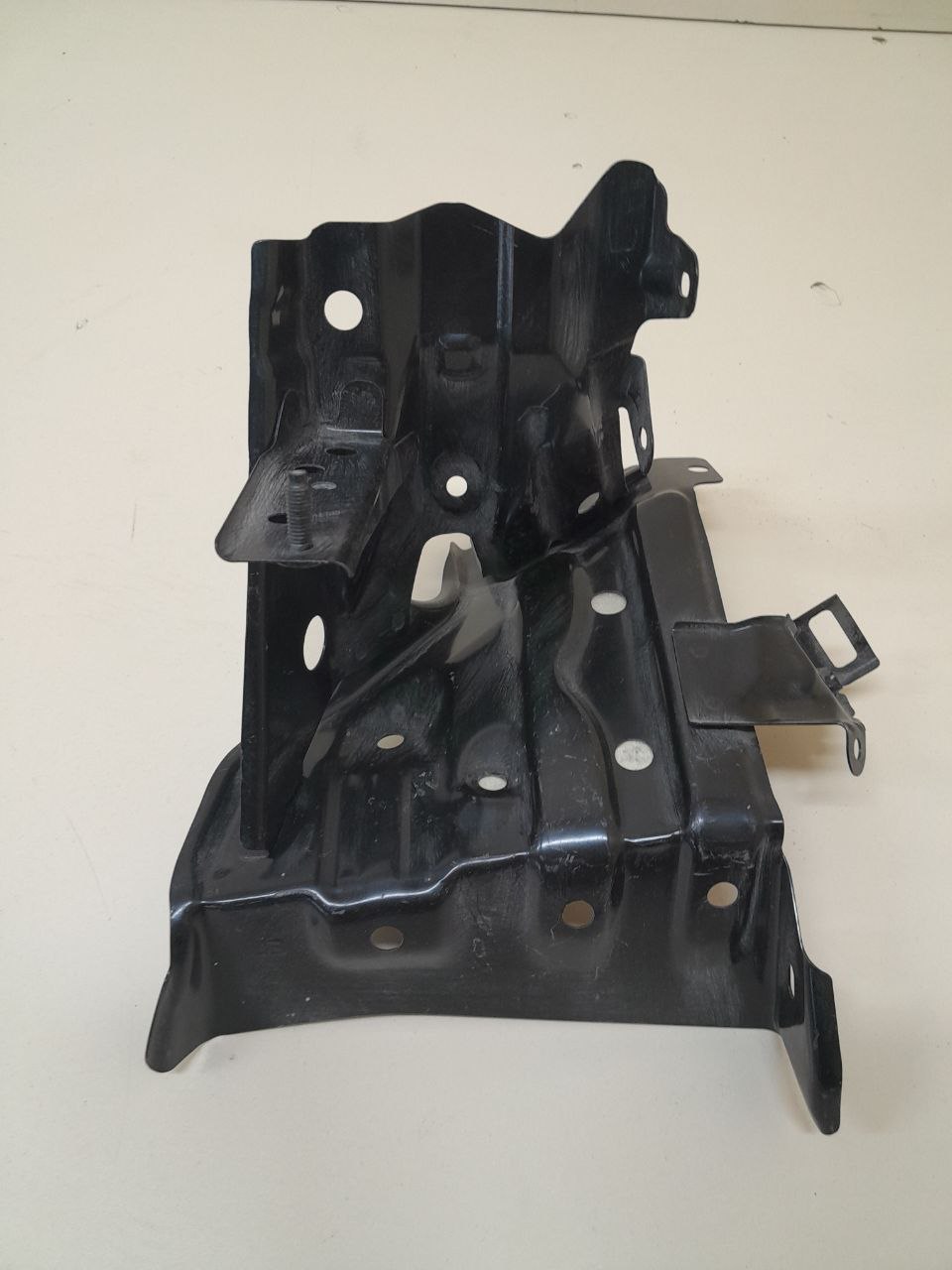 Кронштейн крепления крыла Subaru Outback (BR/B14) 2009-2014 Кронштейн крепления крыла Subaru Outback (BR/B14) 2009-2014