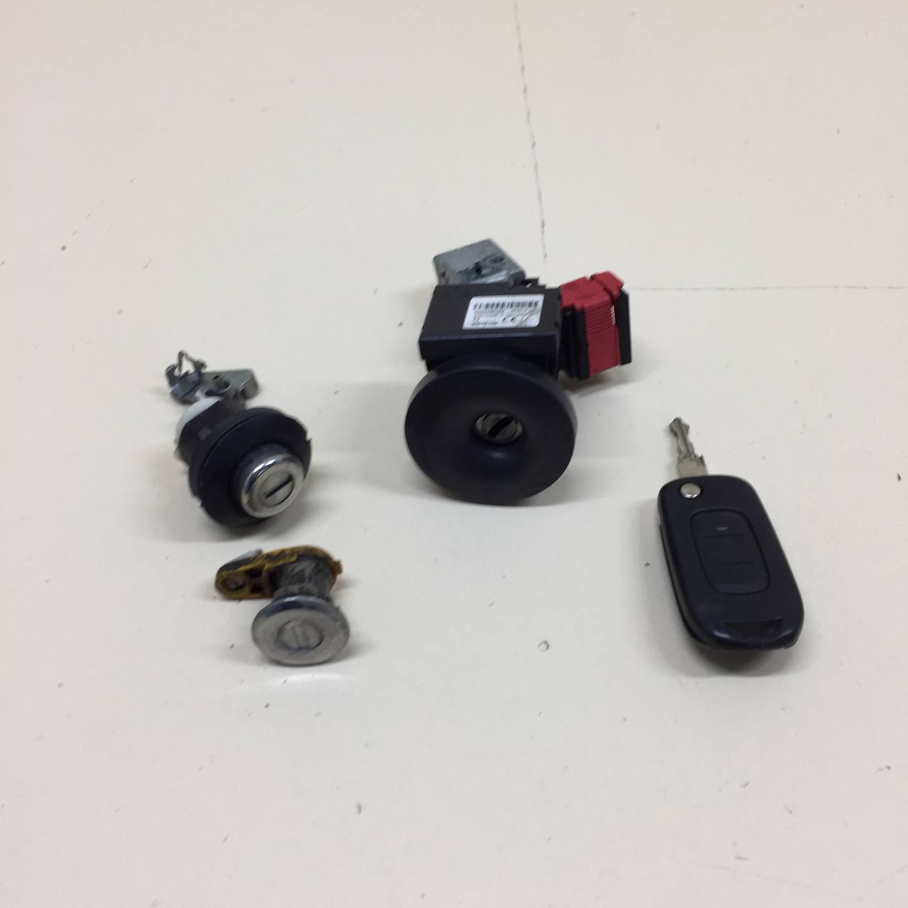 Замок зажигания Renault Sandero Stepway (5S) 2014-2022 Замок зажигания Renault Sandero Stepway (5S) 2014-2022