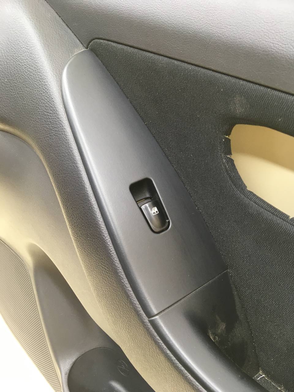 Обшивка двери передней правой Hyundai Elantra (HD) 2006-2010 Обшивка двери передней правой Hyundai Elantra (HD) 2006-2010