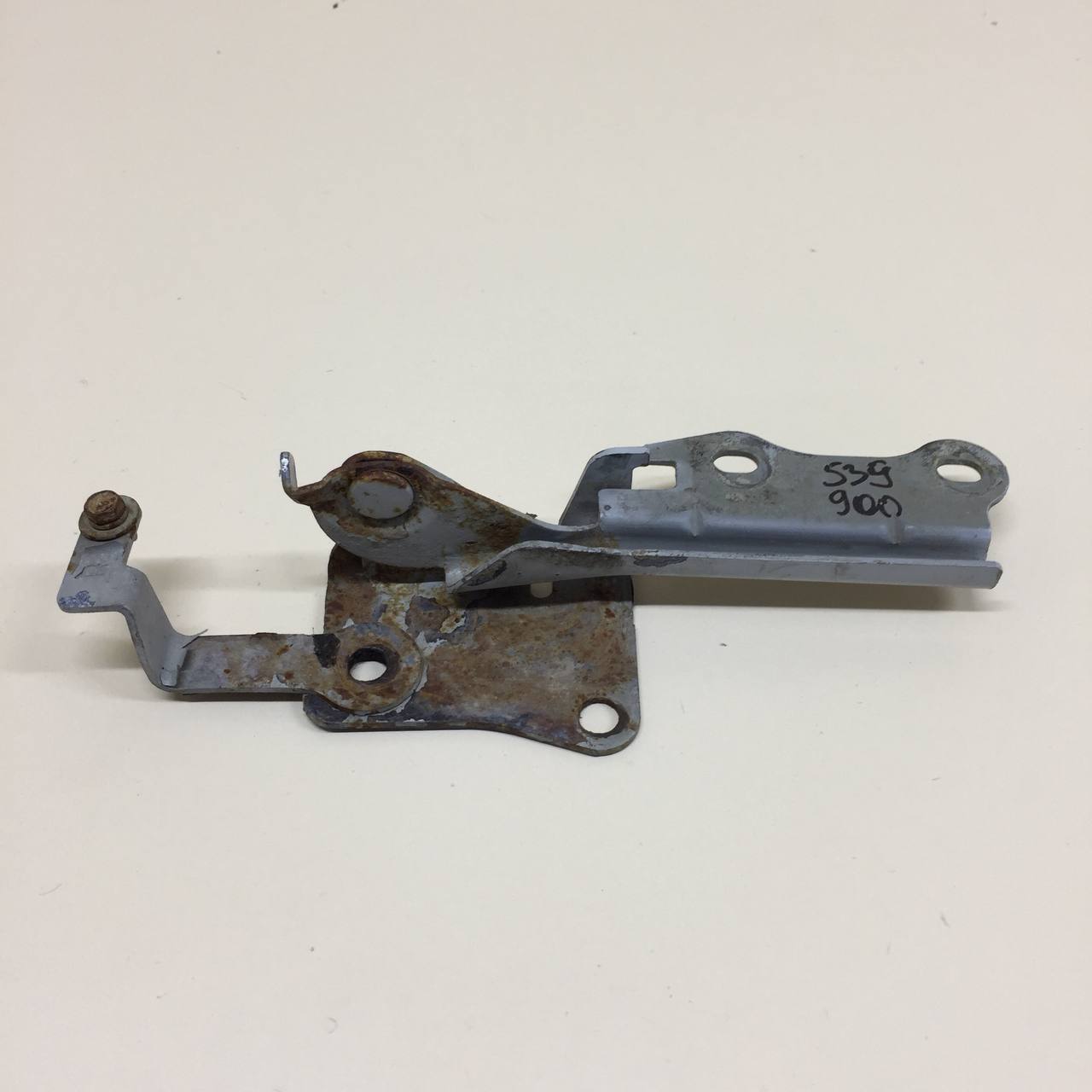 Петля капота правая Kia Spectra (SD) 2004-2011 Петля капота правая Kia Spectra (SD) 2004-2011