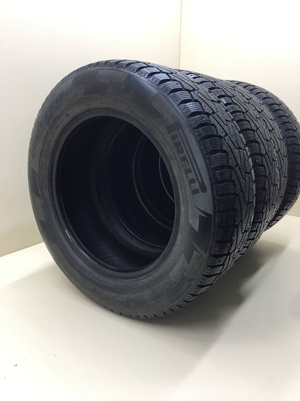 Шины к-кт R17 Зимние шипованные Pirelli ICE zero