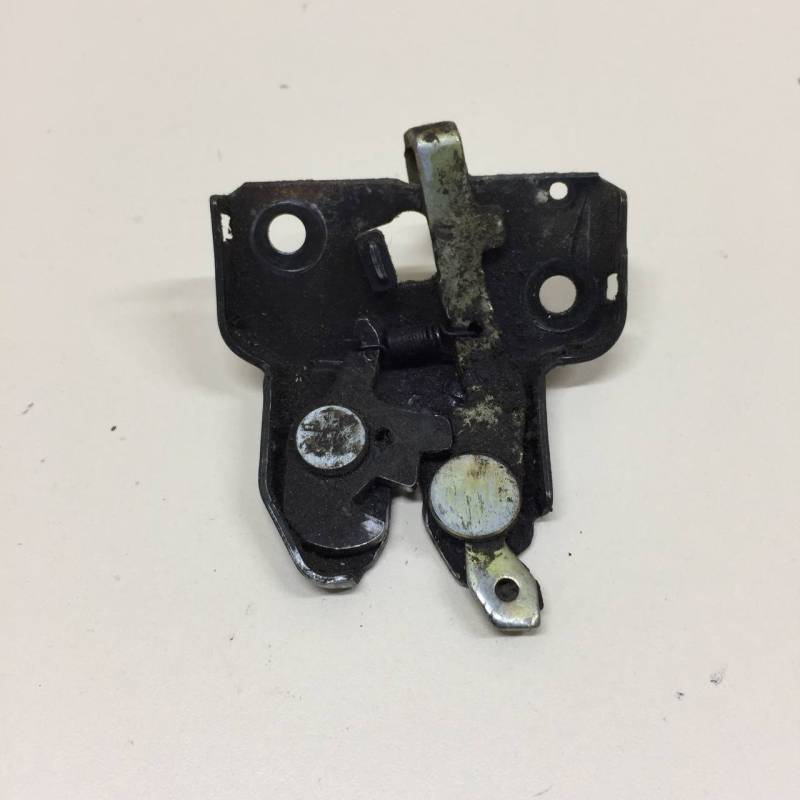 Замок багажника Nissan Almera (N16) 2000-2006 Замок багажника Nissan Almera (N16) 2000-2006