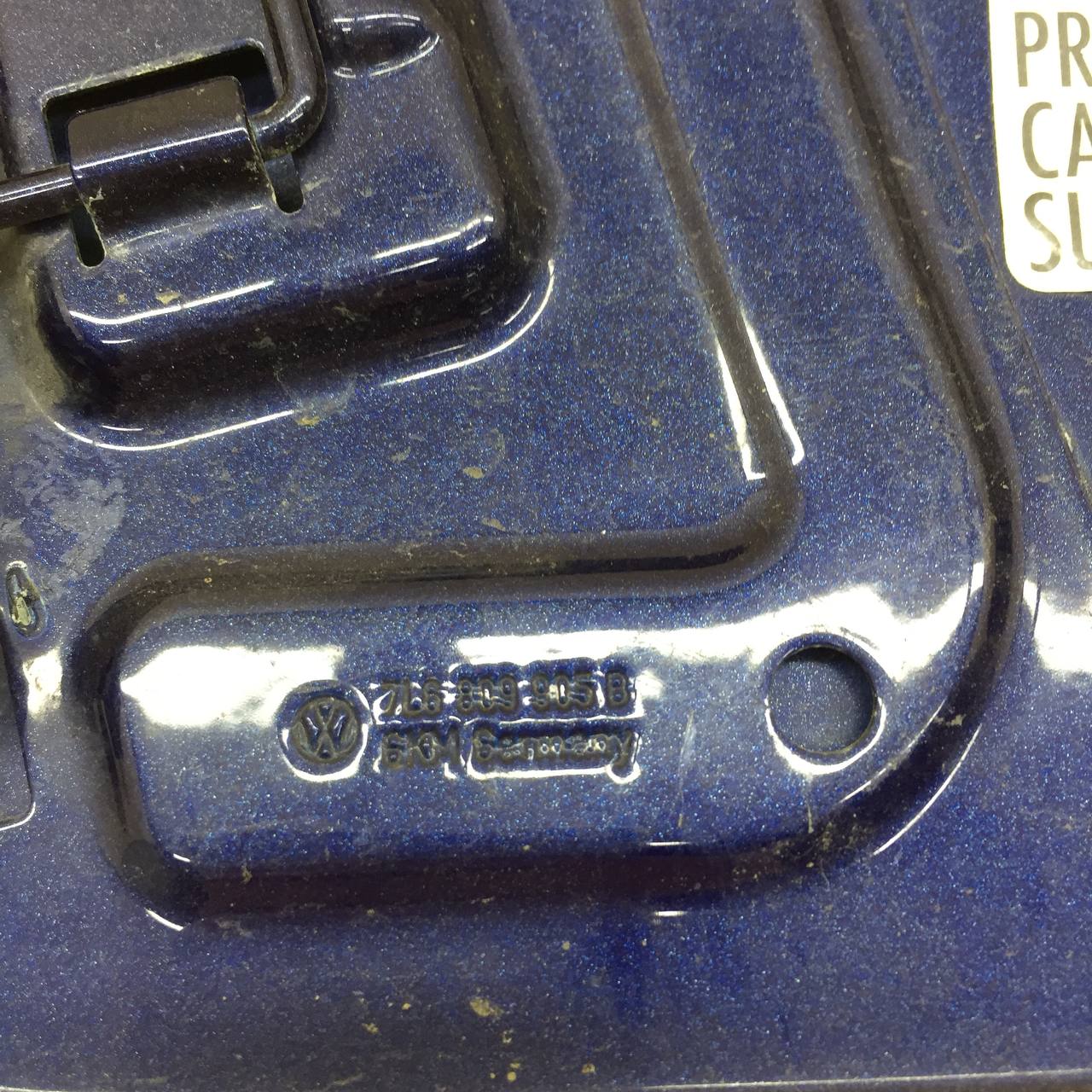 Лючок бензобака Volkswagen Touareg (7L) 2002-2010