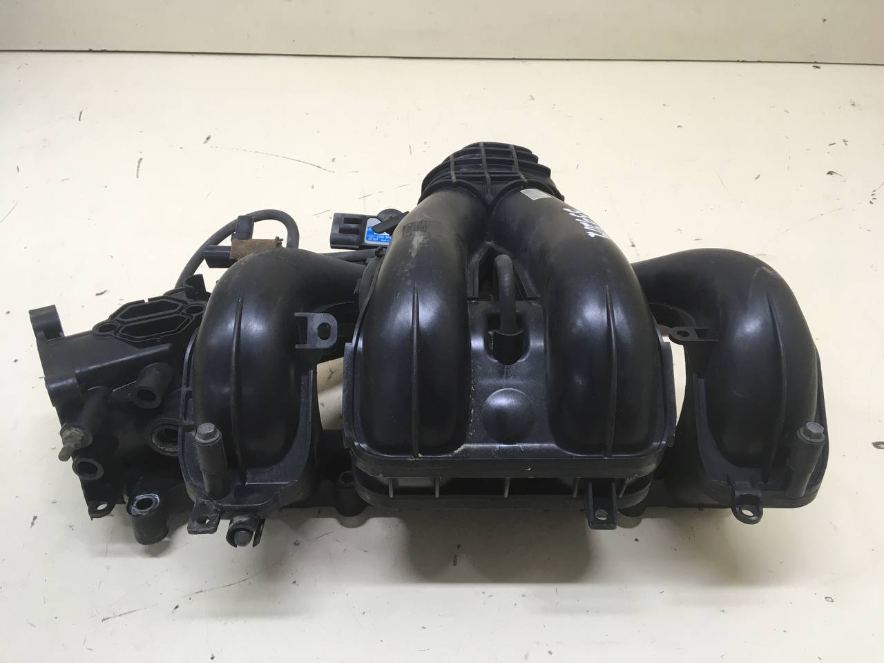 Коллектор впускной Mazda Mazda 6 (GG) 2002-2007 Коллектор впускной Mazda Mazda 6 (GG) 2002-2007