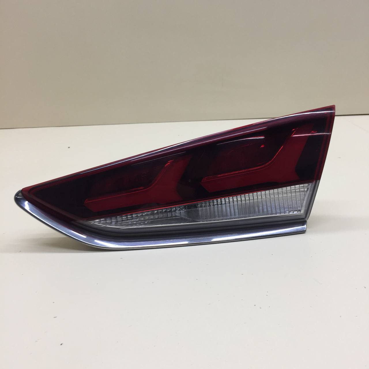 Фонарь задний внутренний правый Hyundai Sonata 7 (LF) 2017-2019 Фонарь задний внутренний правый Hyundai Sonata 7 (LF) 2017-2019
